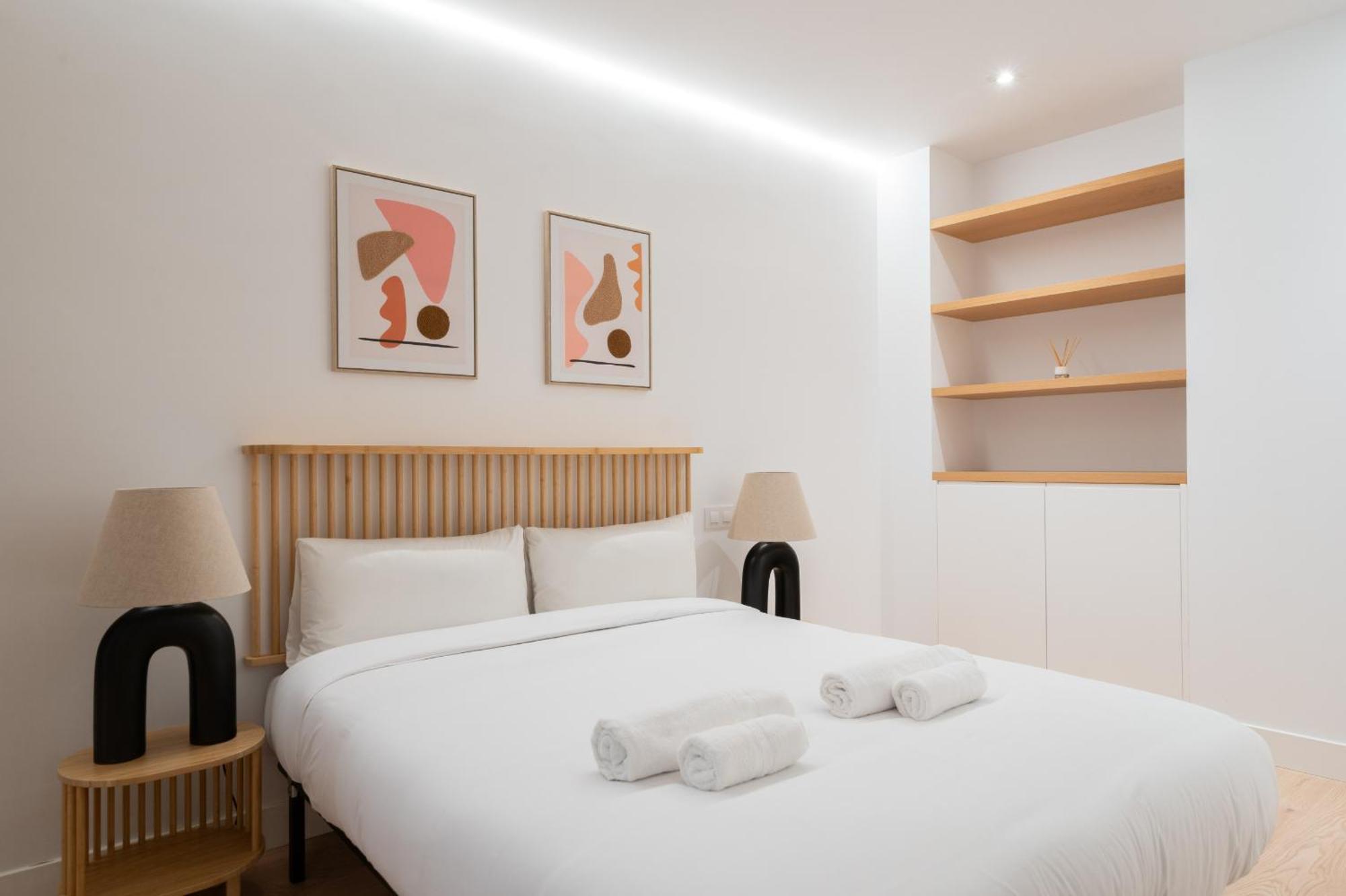 Apartamento Reformado Para 6 Personas En Plena Gran Via Alquiler Temporal Madrid Buitenkant foto