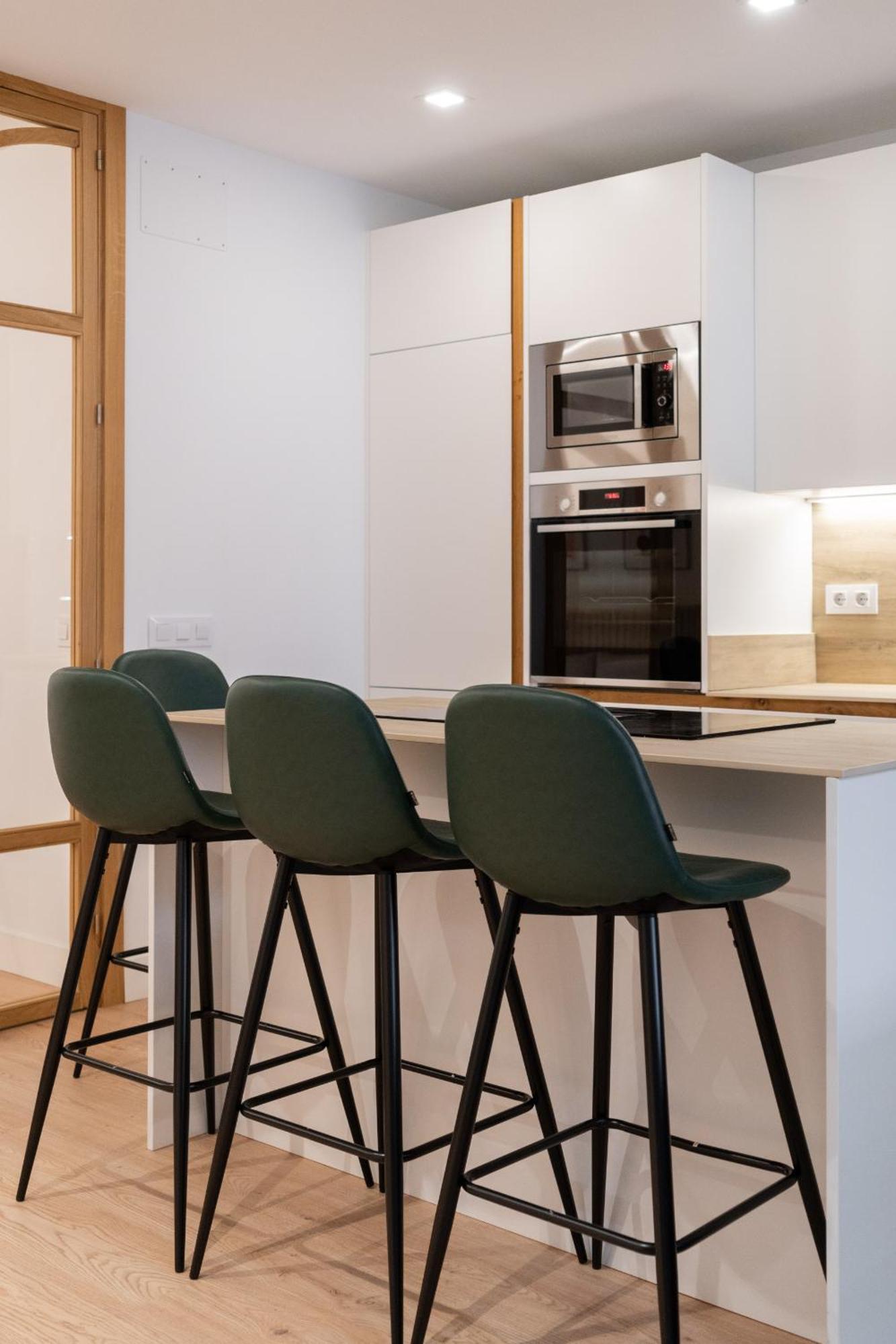 Apartamento Reformado Para 6 Personas En Plena Gran Via Alquiler Temporal Madrid Buitenkant foto