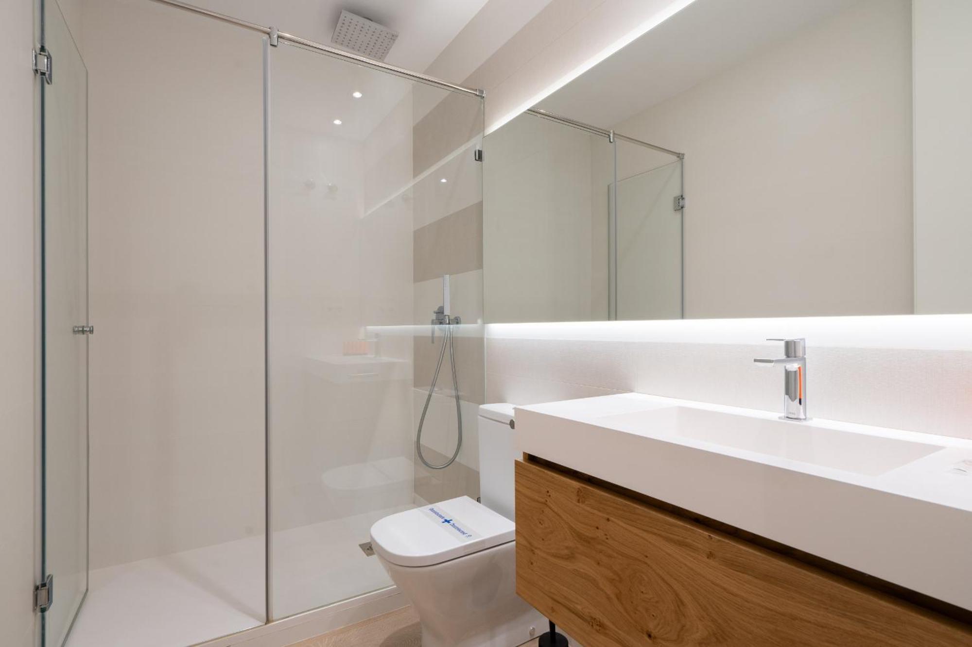 Apartamento Reformado Para 6 Personas En Plena Gran Via Alquiler Temporal Madrid Buitenkant foto