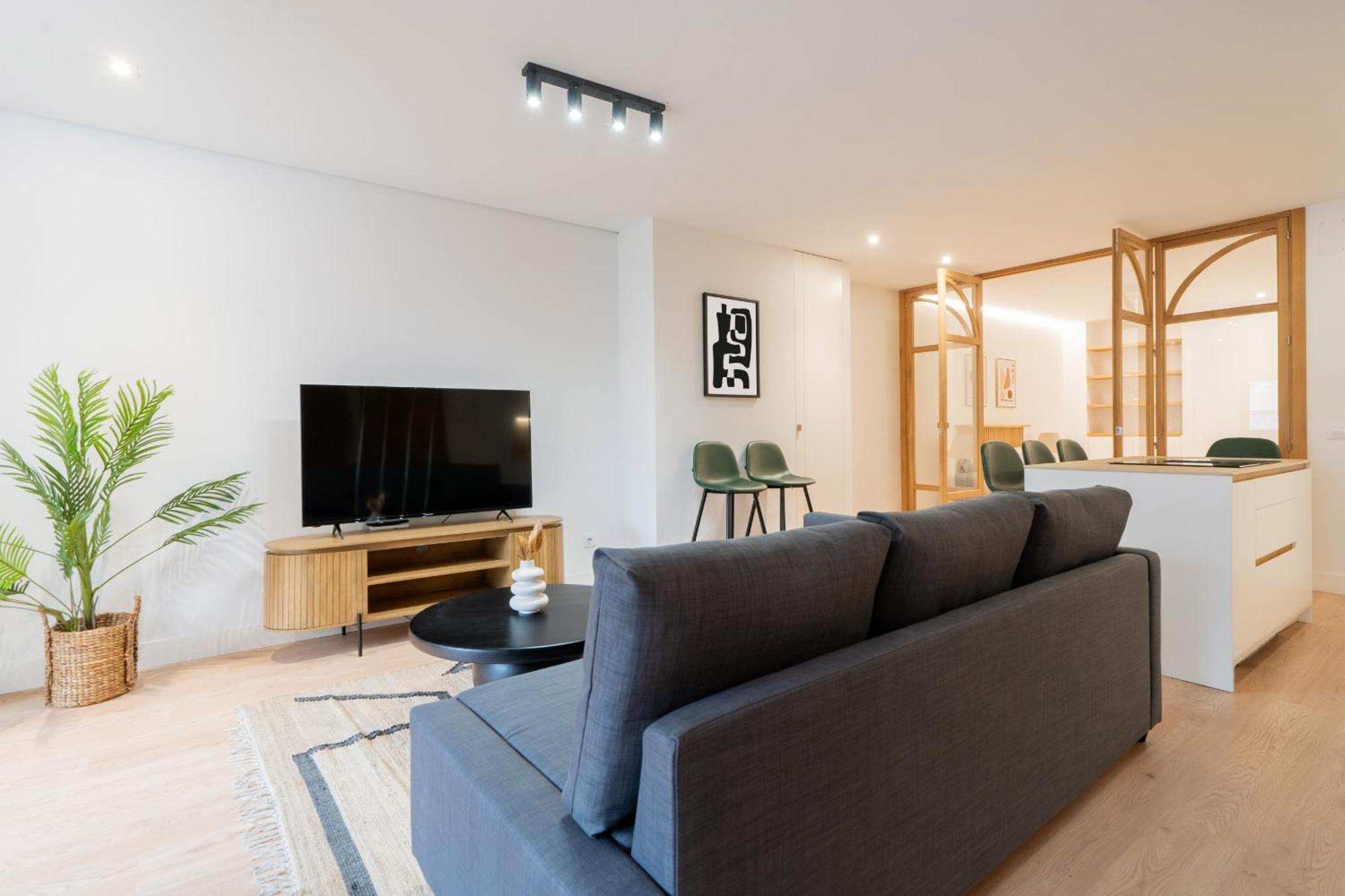 Apartamento Reformado Para 6 Personas En Plena Gran Via Alquiler Temporal Madrid Buitenkant foto