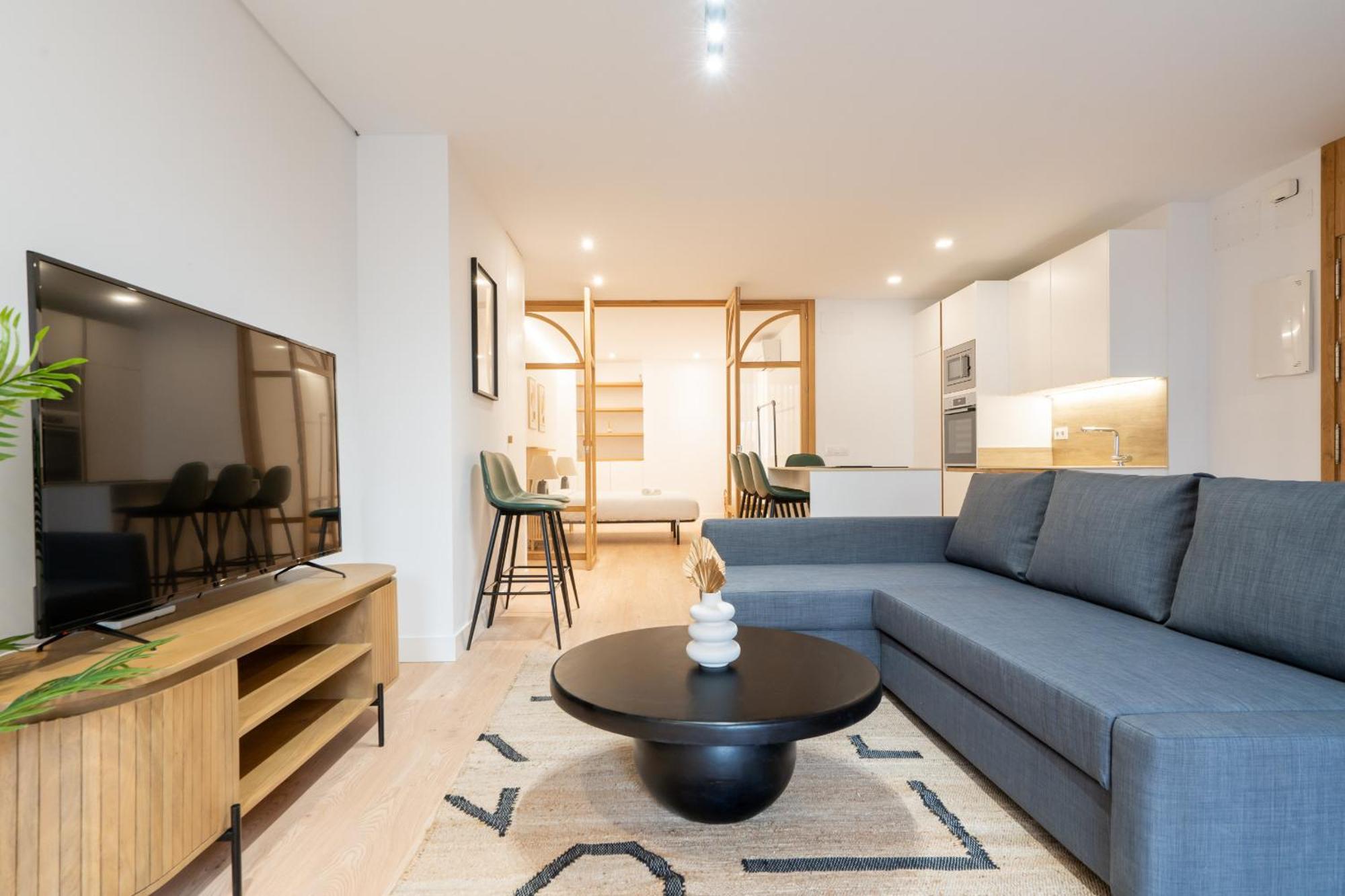 Apartamento Reformado Para 6 Personas En Plena Gran Via Alquiler Temporal Madrid Buitenkant foto