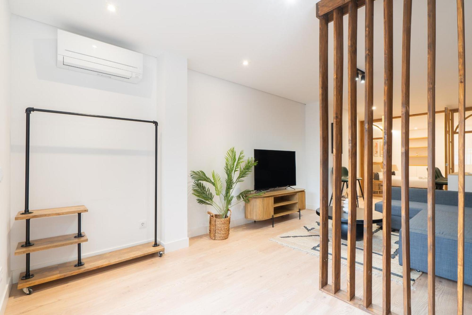 Apartamento Reformado Para 6 Personas En Plena Gran Via Alquiler Temporal Madrid Buitenkant foto